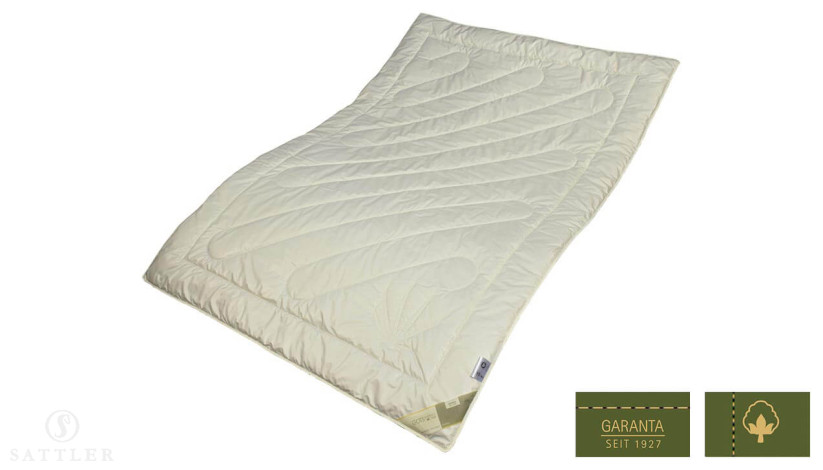 Leichte Bettdecke aus Bio Hanf mit Premium-Steppung für optimale Körperanpassung